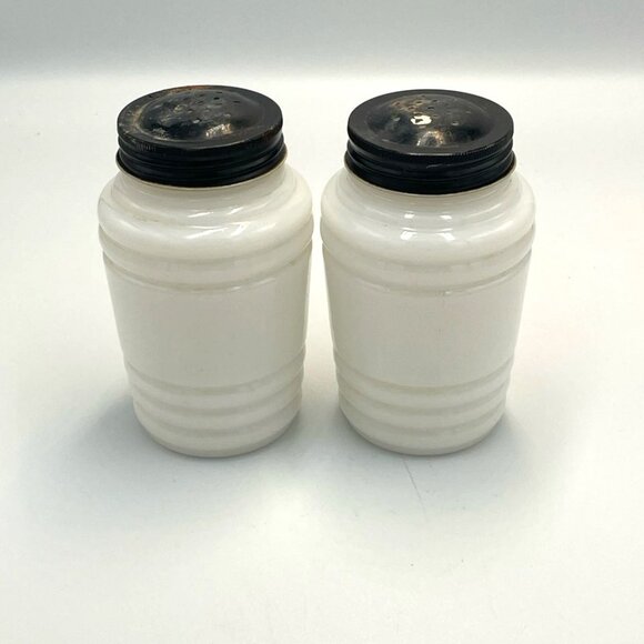 Vintage Hazel Atlas Milk Glass Beehive Sugar Flour Shakers Black & White Retro - Picture 2 of 6